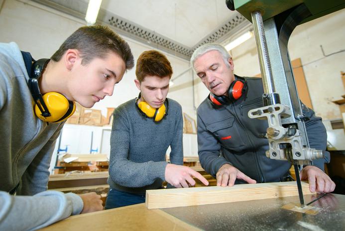 #Branche1# und zwei Azubis #Branche1# und zwei Azubi Jungen